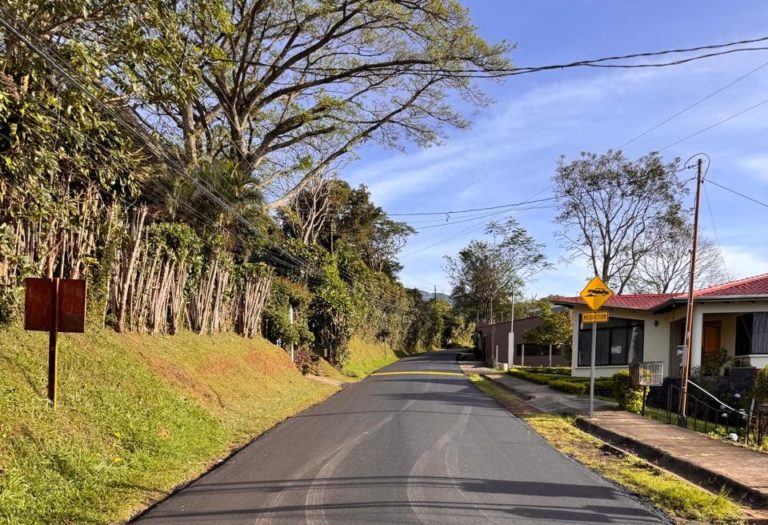 Más de un millón de botellas plásticas se han transformado en insumo para construcción de calles