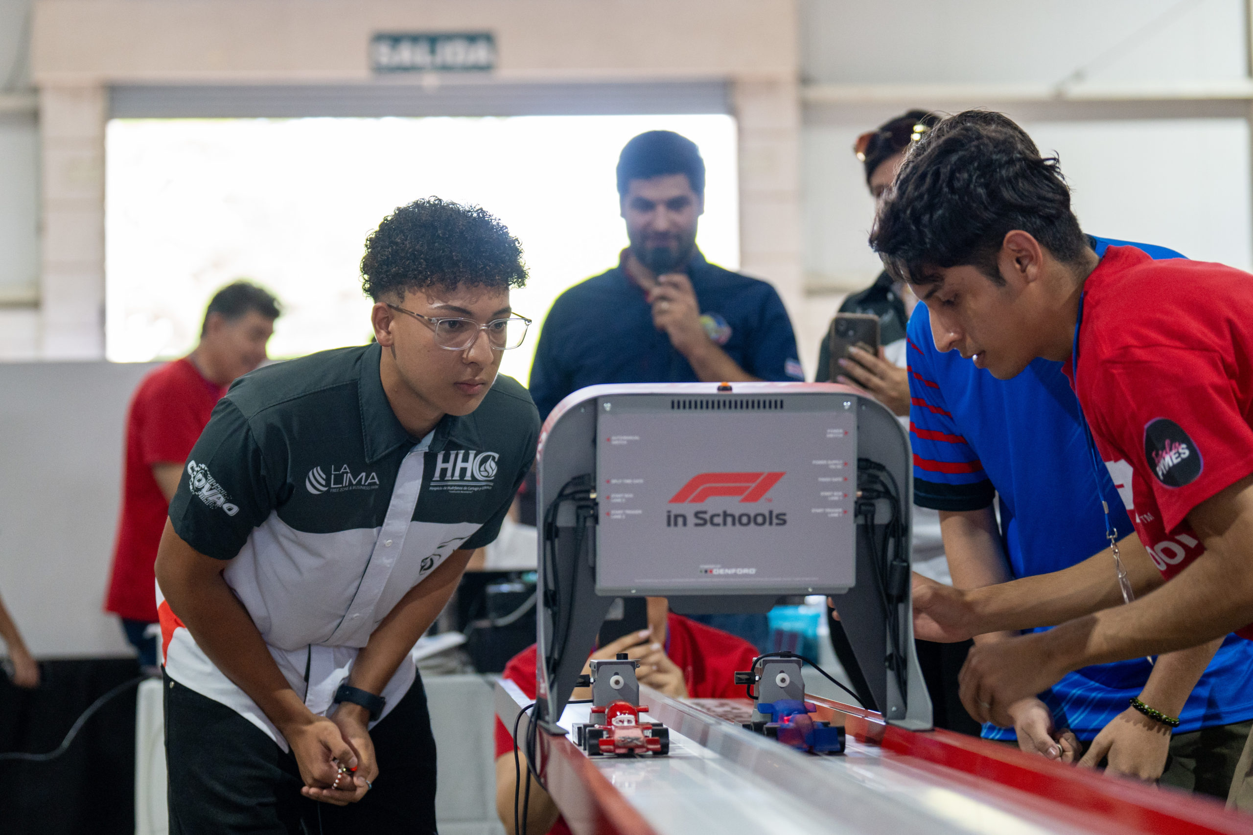 Imagen principal del artículo: Portafolio Inmobiliario impulsa el talento joven a través del patrocinio de F1 in Schools en Costa Rica