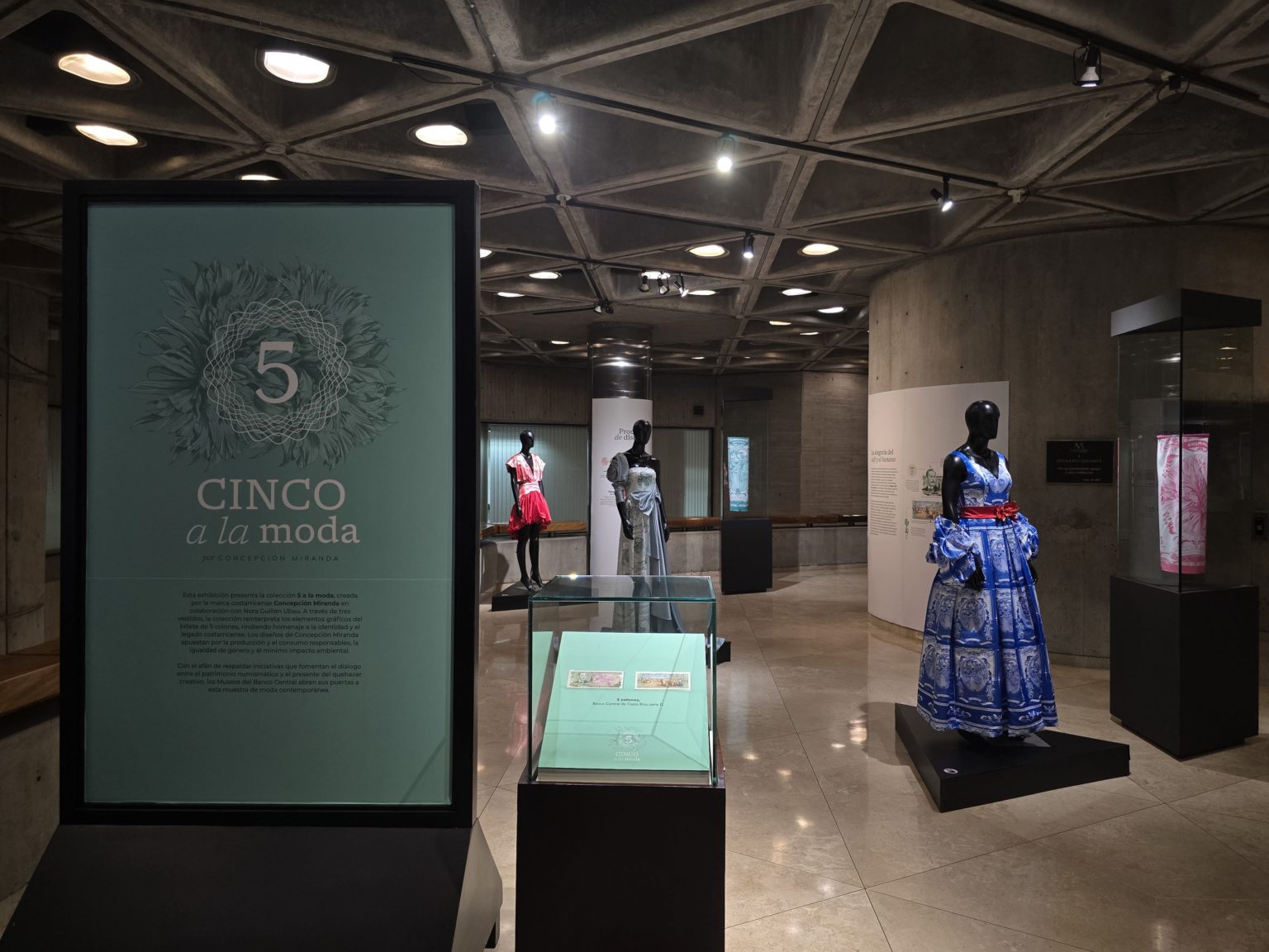 Imagen principal del artículo: Exhibición "5 a la moda" conecta el diseño contemporáneo con el patrimonio numismático costarricense