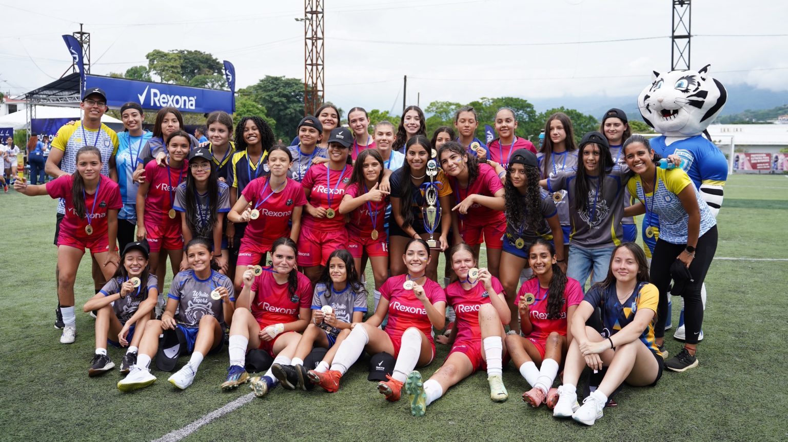 Imagen principal del artículo: Colegio SAMAGU de Heredia se corona bicampeón de la Copa Rexona Femenina