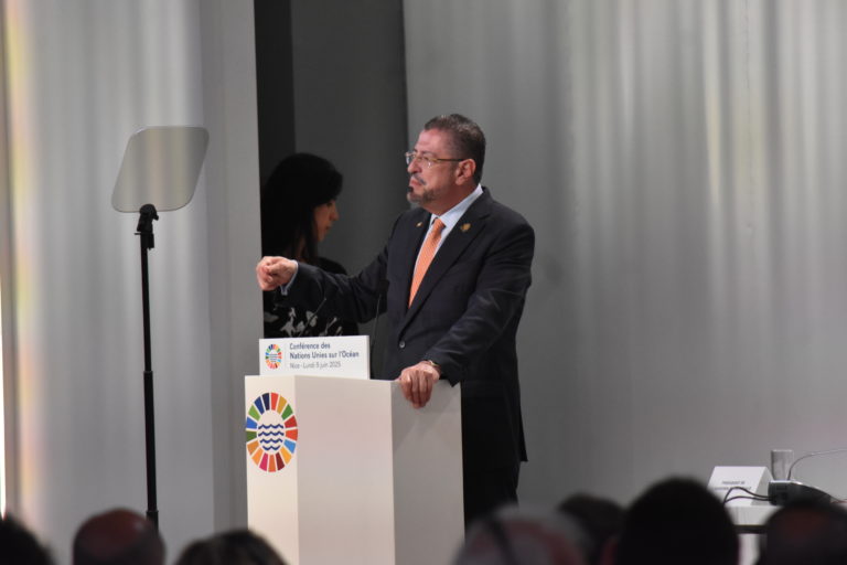 En cumbre por la protección de los océanos, Chaves mantiene abierta la posibilidad de la exploración petrolera en Costa Rica