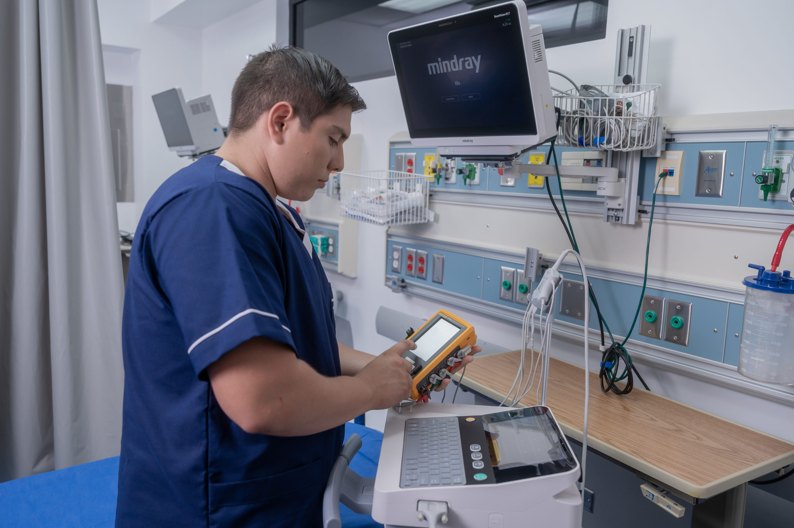 Imagen principal del artículo: Nueva carrera técnica del IPA abre puertas al empleo en industria de dispositivos médicos, sector de mayor crecimiento en Costa Rica