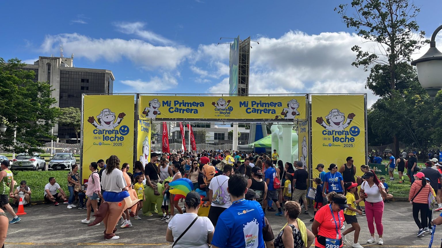 Imagen principal del artículo: Carrera de la Leche 2025 reunió a más de 4.000 personas y donará 17.520 vasos de leche a comunidades vulnerables