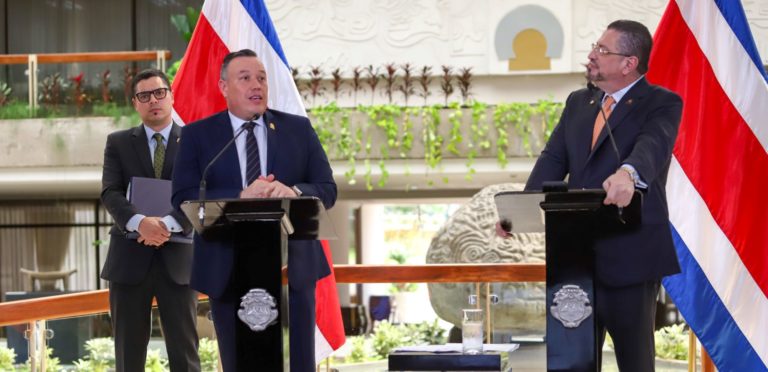 Permisos sin goce de salario no eximen a funcionarios con prohibición de incurrir en beligerancia política