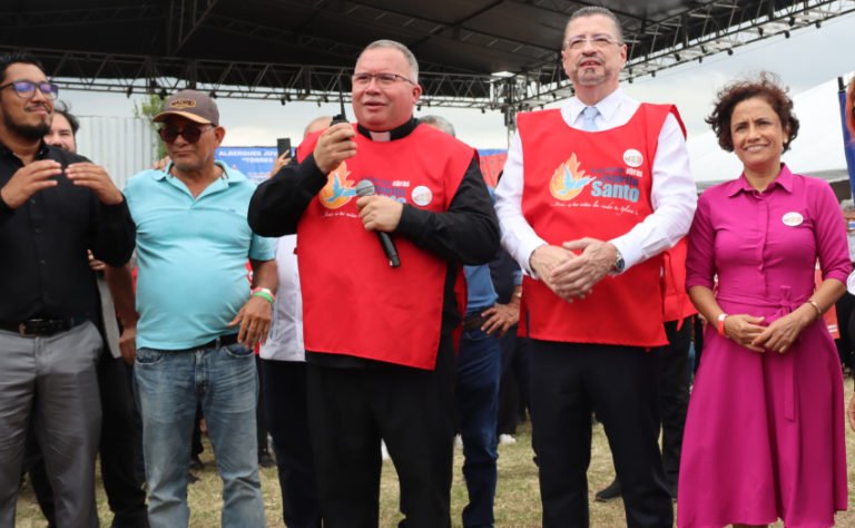 11 congresistas piden declarar inconstitucional proyecto para que todo el Estado done a la Asociación Obras del Espíritu Santo