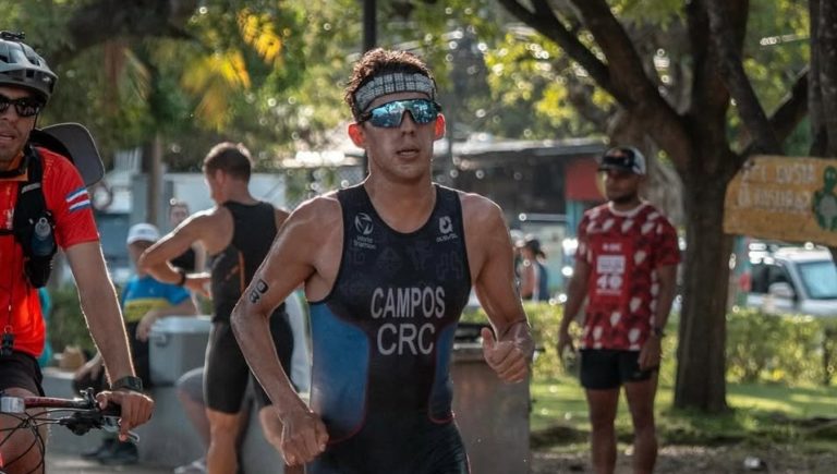 Triatleta tico Álvaro Campos queda décimo de América en el Campeonato Panamericano 2025 en Colombia