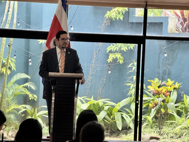 Exministro del MAG, Víctor Carvajal renuncia al puesto de director del Sistema de Banca para el Desarrollo