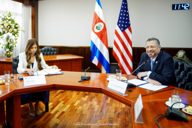 El populismo a través de las fronteras: un análisis de las administraciones de Rodrigo Chaves y Donald Trump