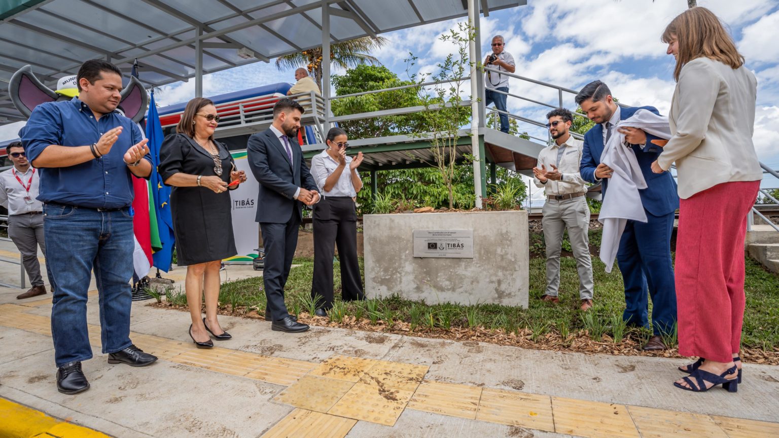 Imagen principal del artículo: Intervienen parada del tren en Cuatro Reinas de Tibás para convertirlo en un espacio más accesible