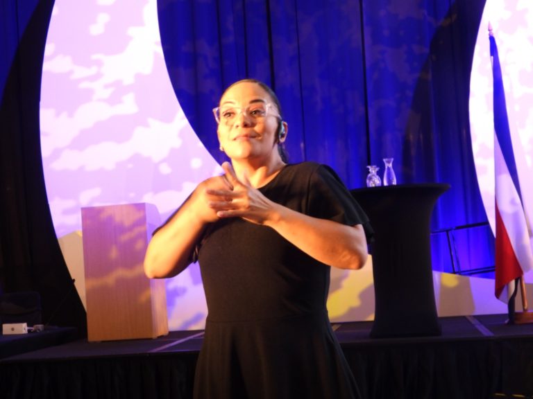 Personas con discapacidad egresadas del MEP tendrán acceso a cursos del INA