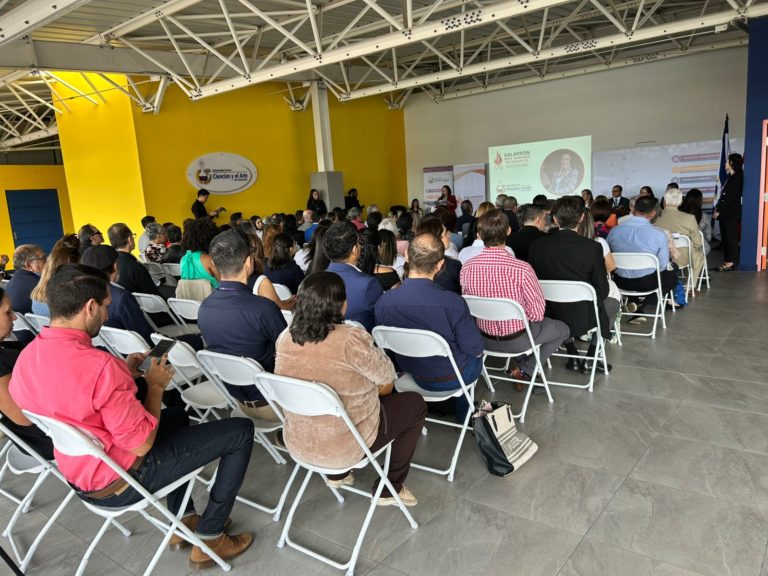 Galardón Inés Sánchez de Revuelta reconoce a comunicadores por su aporte a la educación y la cultura