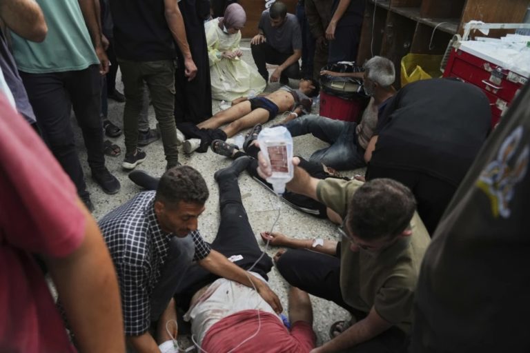 Israel bombardea una cafetería en Gaza y mata a 67 personas