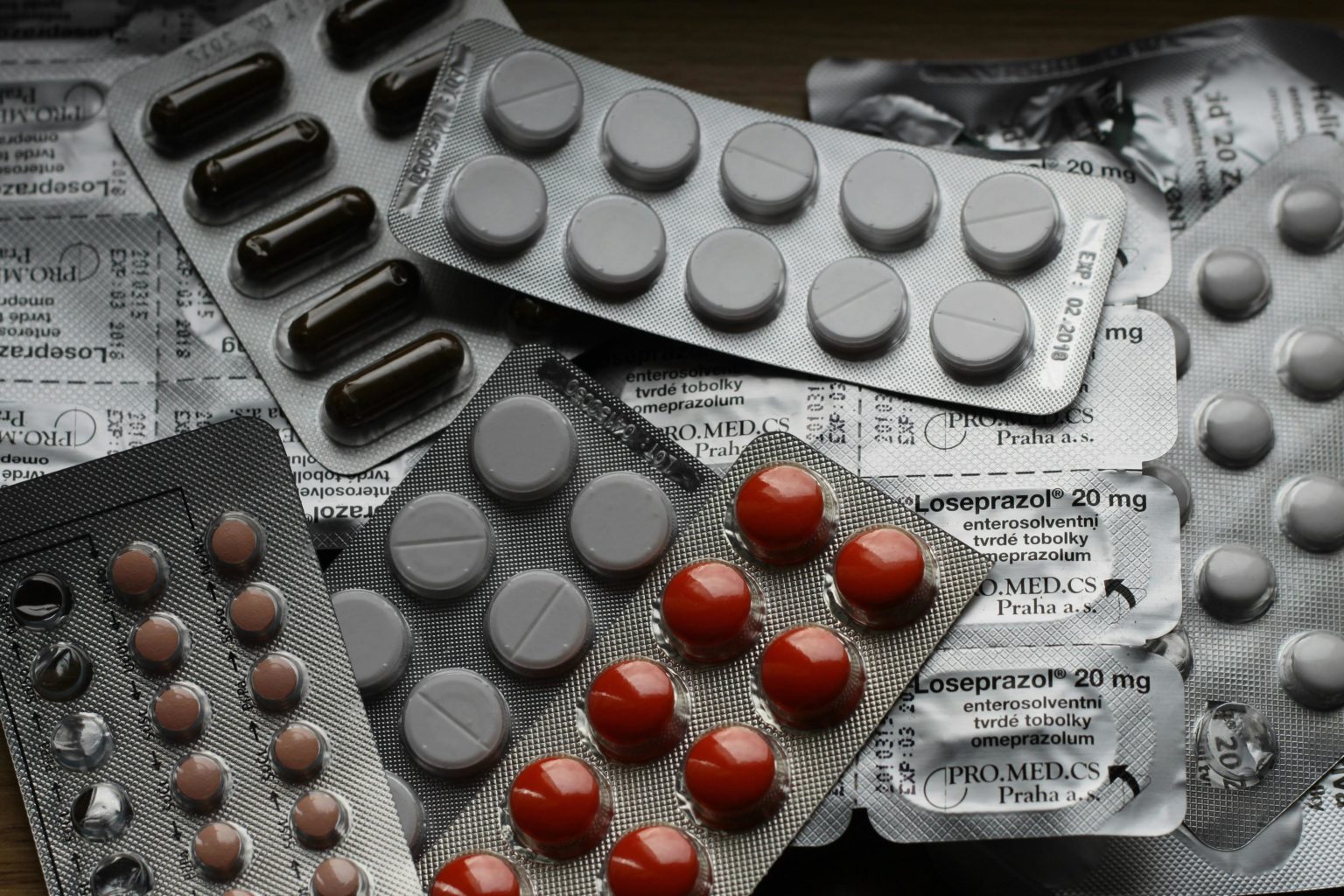Imagen principal del artículo: ¿No sabe dónde botar sus medicamentos vencidos? La Defensoría tiene un punto seguro y gratuito
