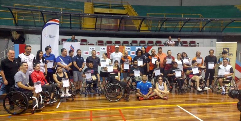 Costa Rica cierra con éxito el primer campamento regional de parabádminton en Centroamérica