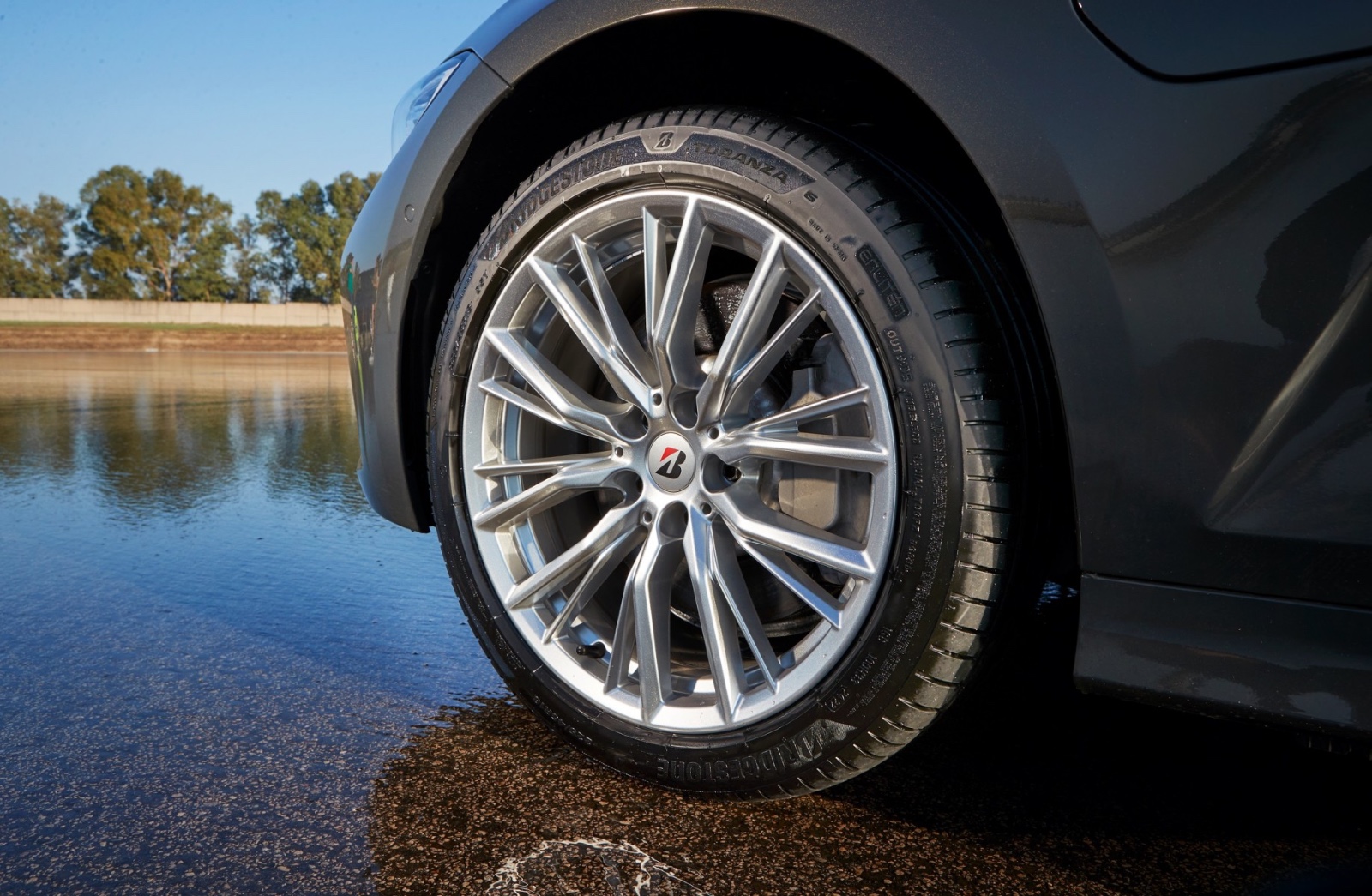 Imagen principal del artículo: Bridgestone recuerda la importancia de revisar las llantas antes de salir de vacaciones