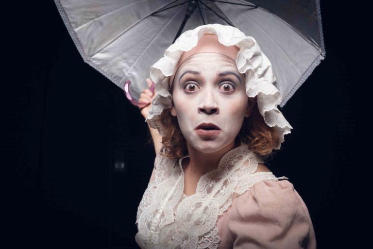 La Compañía Nacional de Teatro estrena "El Vivo y la Muerte", comedia familiar inspirada en Carmen Lyra