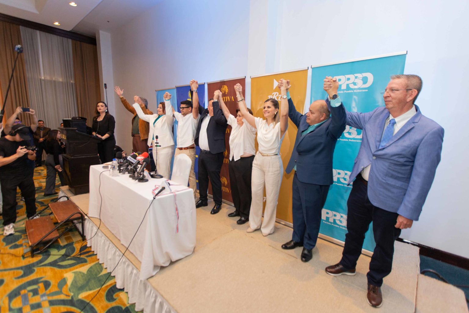 Imagen principal del artículo: Eran cinco y quedan tres: otra agrupación se sale de la "coalición" chavista