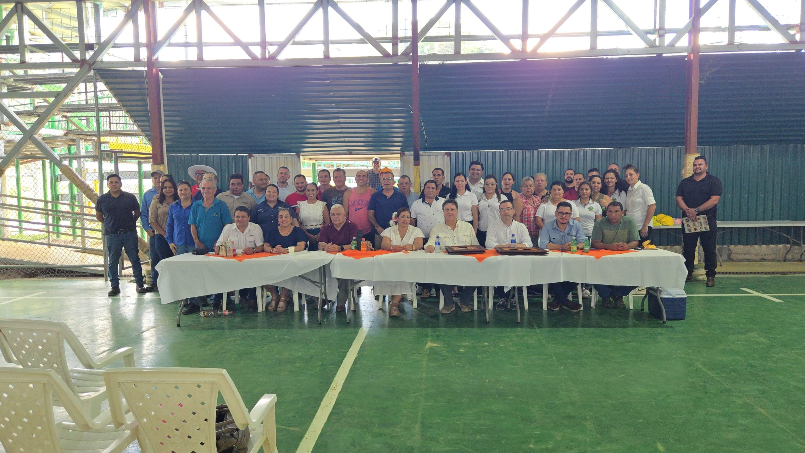 Imagen principal del artículo: Autoridades de Minae se reunieron con representantes de oreros en Abangares