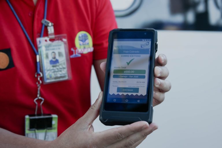 BCR e Incofer firman convenio para modernizar el pago electrónico en trenes