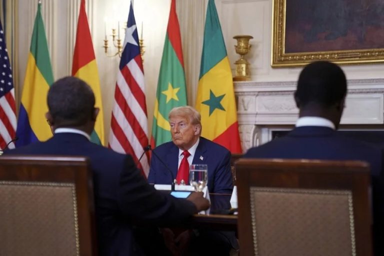 Trump causa polémica al preguntar al presidente de Liberia dónde aprendió inglés, el idioma oficial de ese país