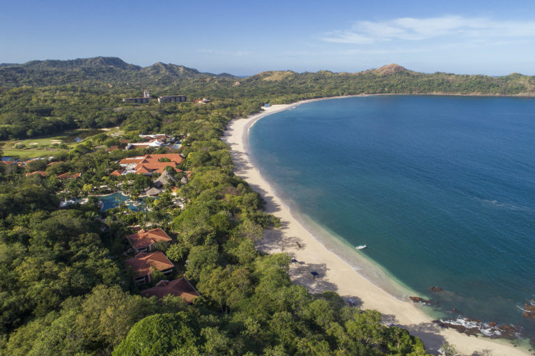 UCR respalda proyecto de ley para garantizar acceso público a las playas