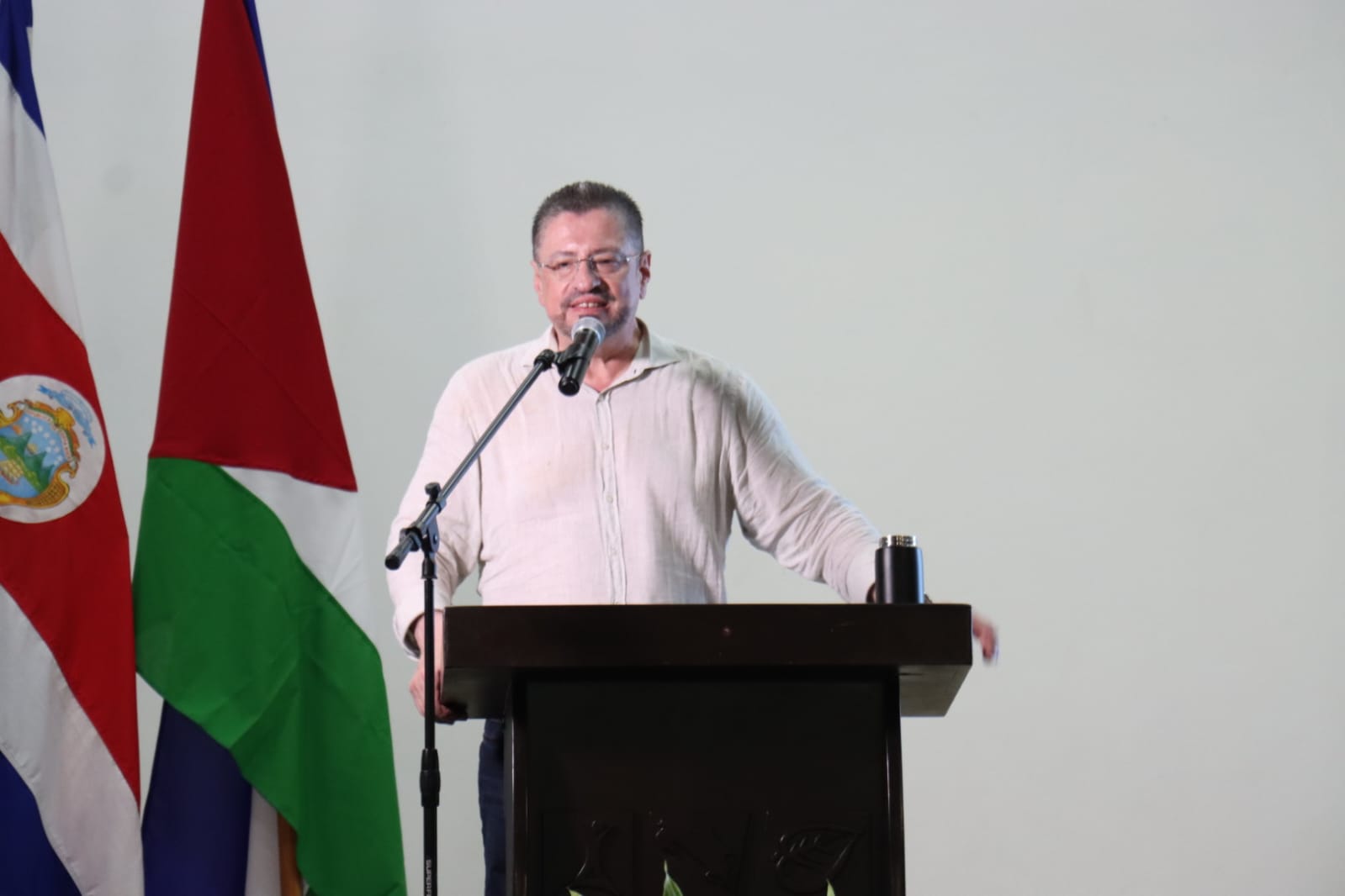 Imagen principal del artículo: Asamblea descansa (más), Chaves insiste con tirarle al TSE