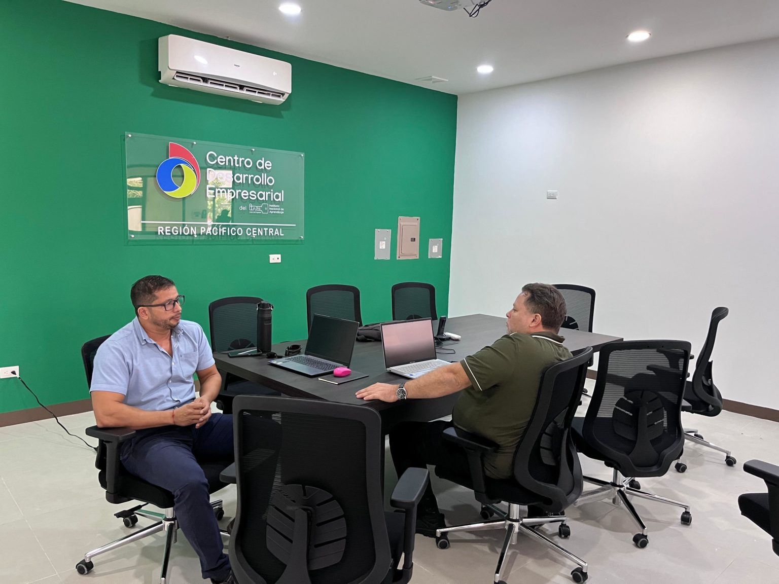 Imagen principal del artículo: INA abre Centros de Desarrollo Empresarial en Limón y Puntarenas