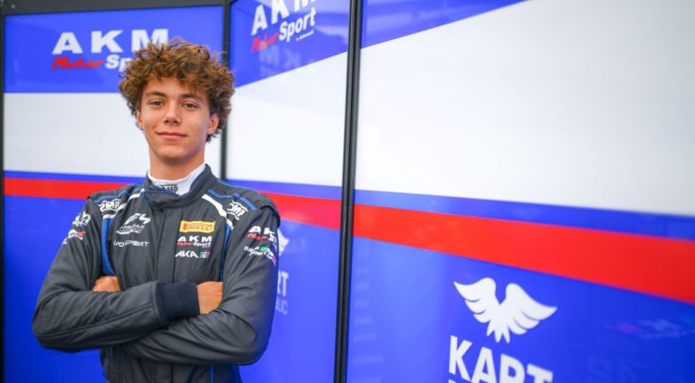 Joven piloto tico Evan Michelini debuta en la Fórmula 4 con un destacado quinto lugar