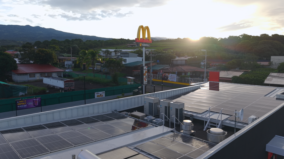 Imagen principal del artículo: Arcos Dorados impulsa la economía del país con más del 53 % de su inversión en compras provenientes de abastecimiento local