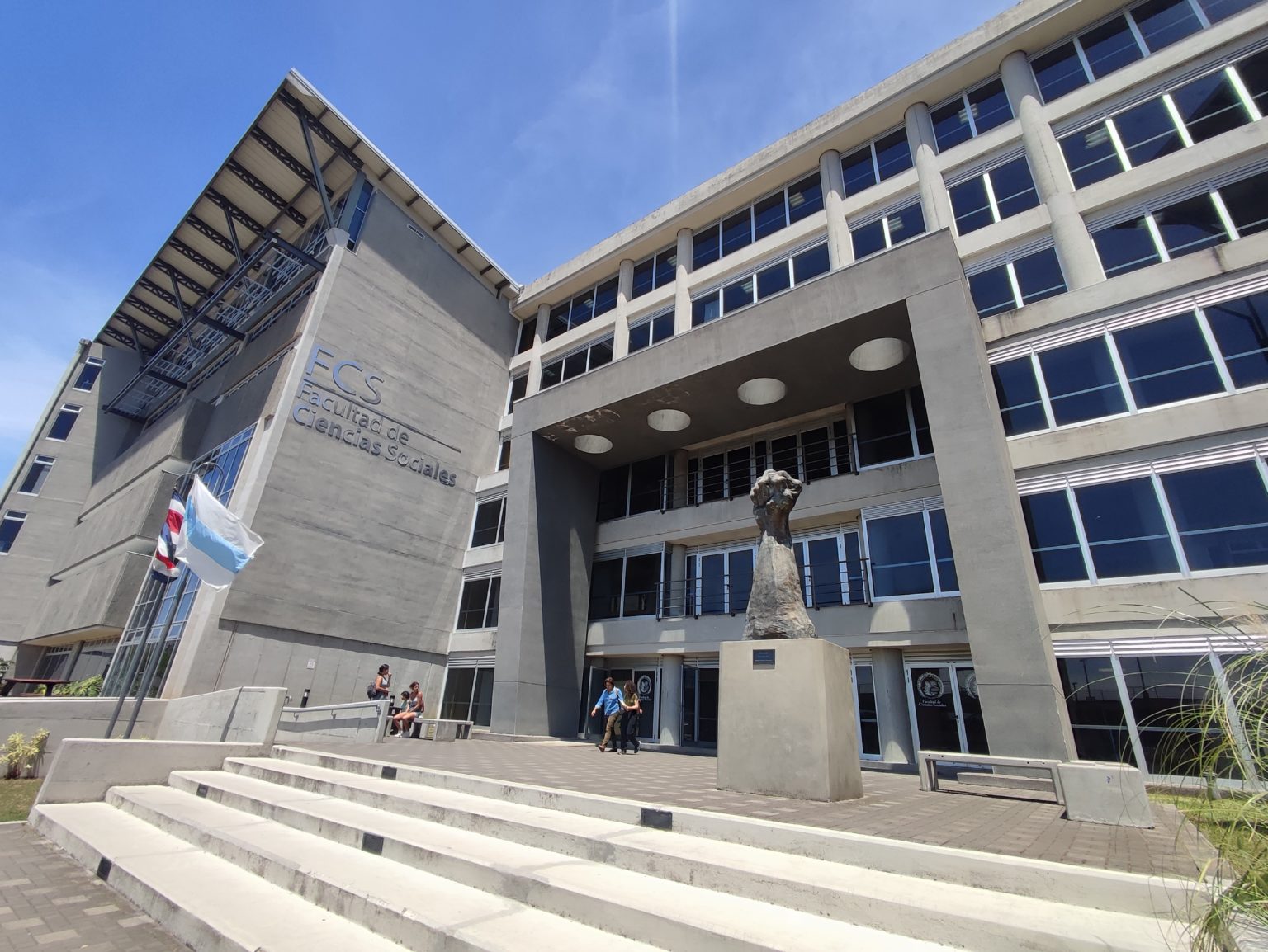 Imagen principal del artículo: Facultad de Ciencias Sociales de la UCR rechaza jornadas laborales de 12 horas