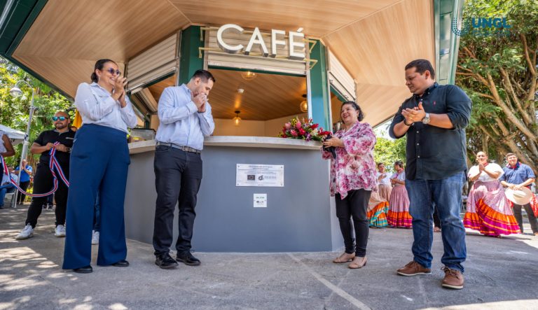 Heredia inauguró quioscos para revitalizar el espacio público y potenciar el comercio local
