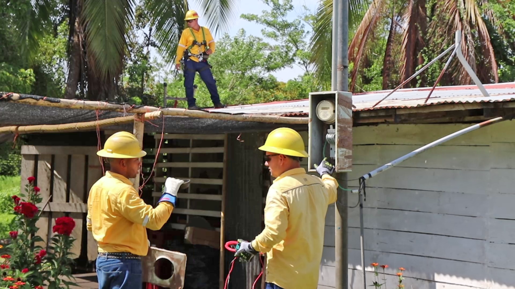 Grupo ICE avanza con proyectos de electricidad y conectividad en Limón