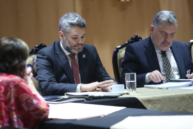 Rodríguez rompe línea con Chaves y sí renuncia a su inmunidad