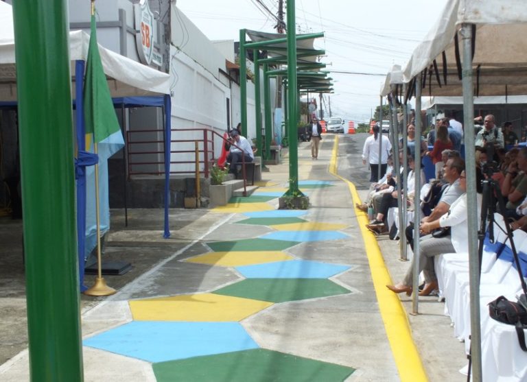 Priorizar al peatón sobre el vehículo: Parque en Santa Bárbara fomenta la movilidad y beneficia a adultos mayores