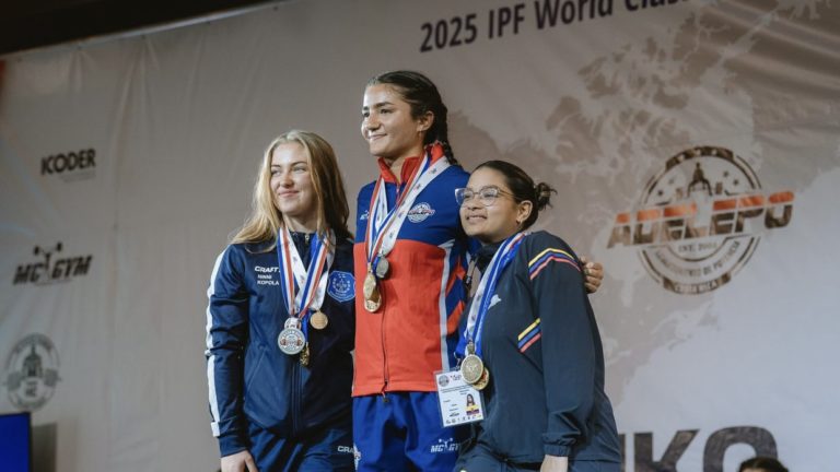 Tica Isabel Ugalde se proclama campeona mundial juvenil de levantamiento de potencia