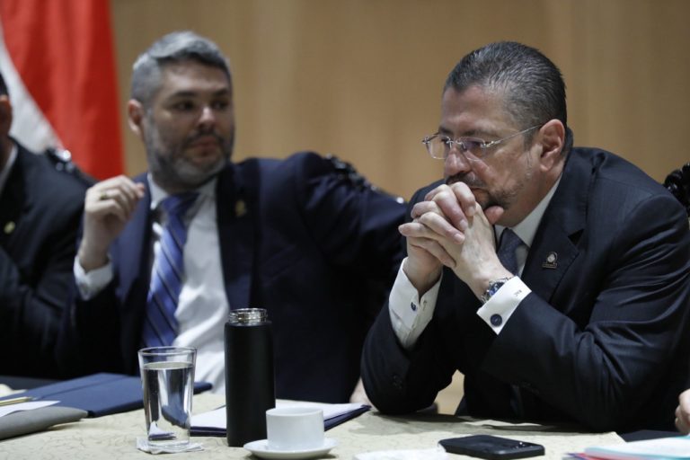 Sinfonola 1, Chaves 0