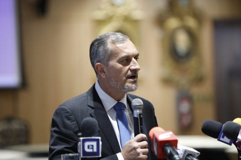 Diputado oficialista propone subir requisitos para inscribir y mantener partidos políticos