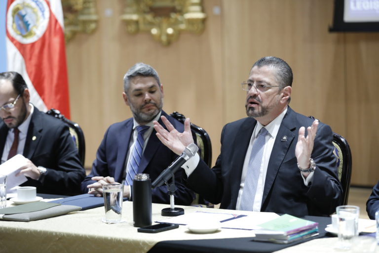 Encuesta del CIEP: valoraciones positivas de Rodrigo Chaves y su gobierno se estabilizaron alrededor del 50%