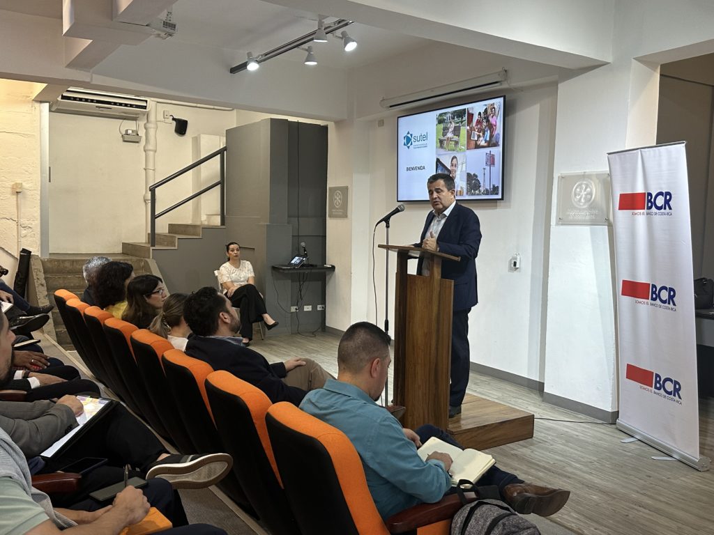 BCR facilita telefonía e internet en zonas alejadas del país