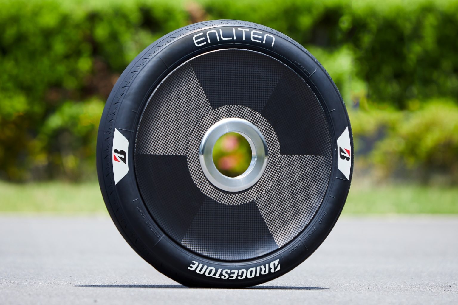 Imagen principal del artículo: Bridgestone apoya el Bridgestone World Solar Challenge 2025 con neumáticos ENLITEN
