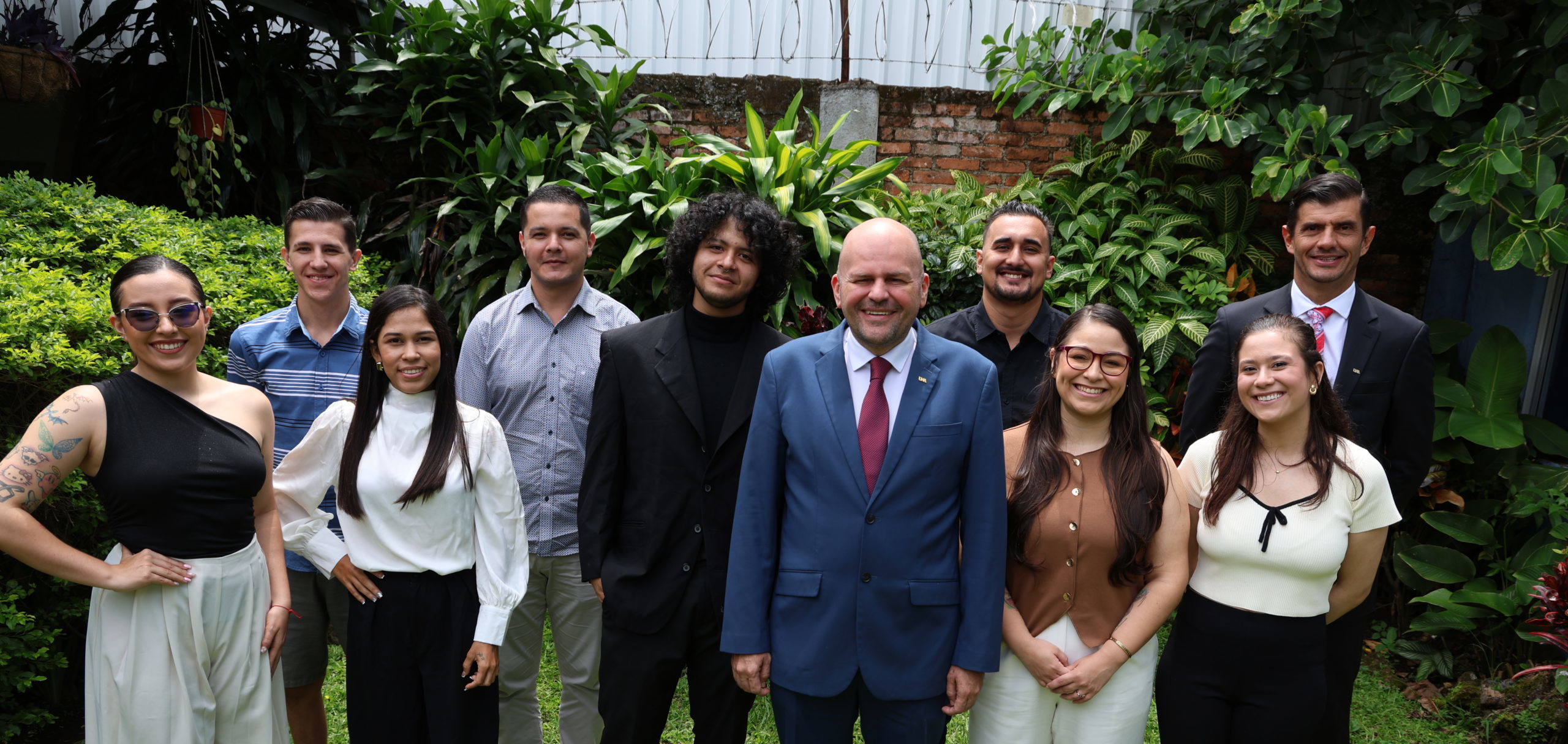Imagen principal del artículo: UNA reconoce historias de sacrificio, esfuerzo, dedicación y compromiso de estudiantes distinguidos
