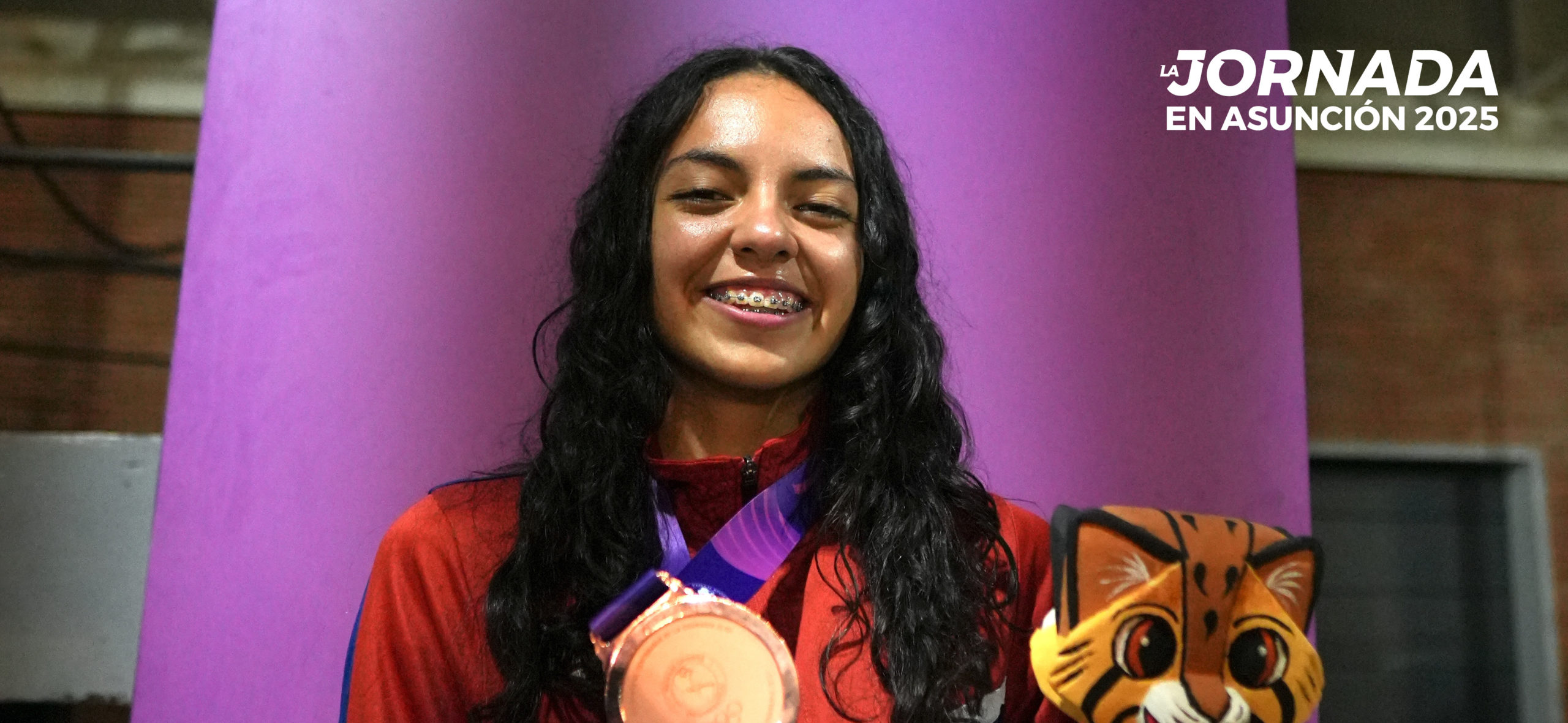 Imagen principal del artículo: Esgrimista tica Luna Mía Fernández logra la primera medalla para Costa Rica en Asunción 2025