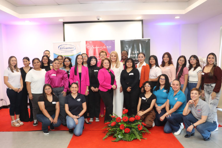 Nueva edición de “Vestirse con ALAS para triunfar” beneficia a 40 mujeres de San Sebastián