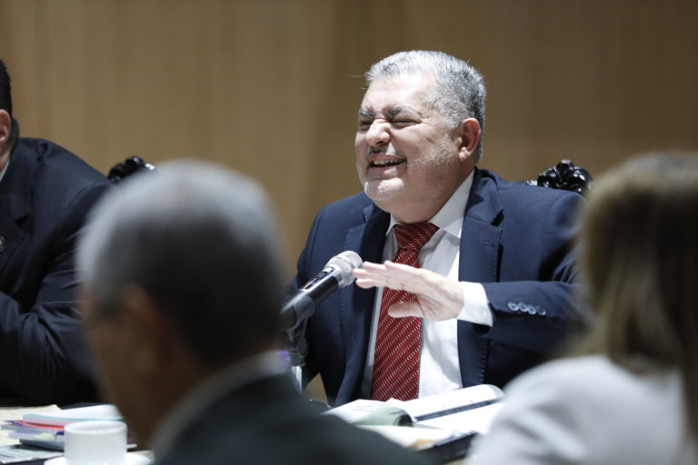 Entre lágrimas y besos, Villalobos cumple con su palabra
