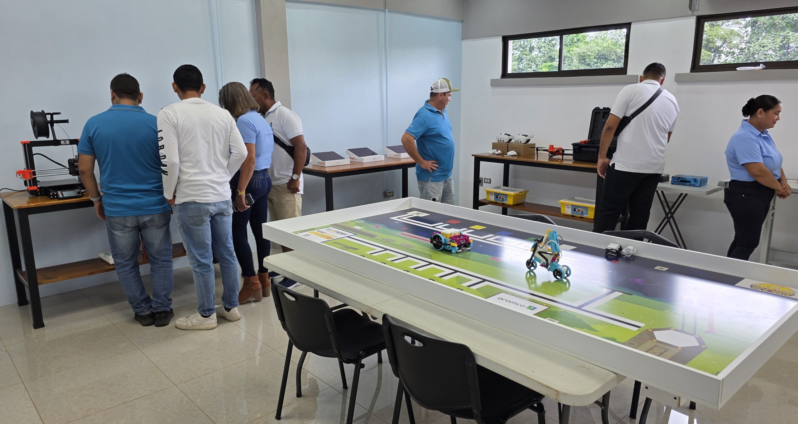 Imagen principal del artículo: Laboratorio de Innovación Comunitaria en Guácimo amplía su equipamiento