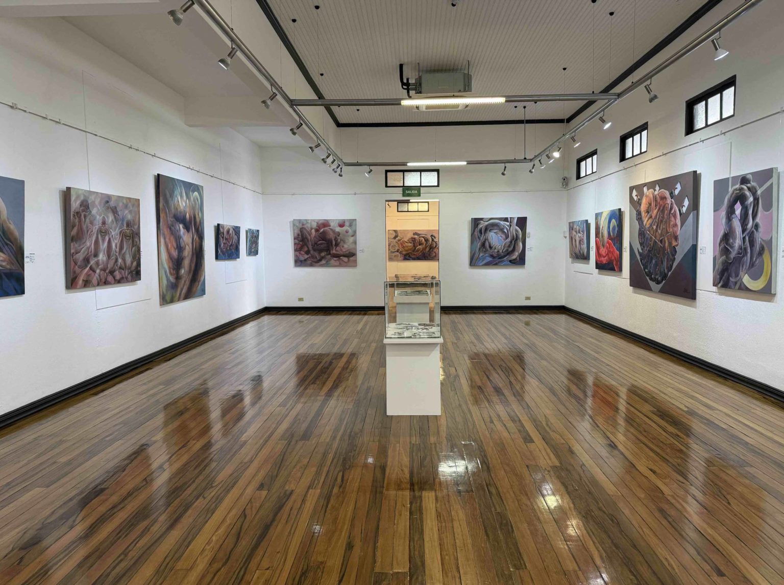 Imagen principal del artículo: Museo Histórico Cultural Juan Santamaría exhibe “Diálogos en Blanco y Negro”: una mirada contemporánea sobre la figura humana