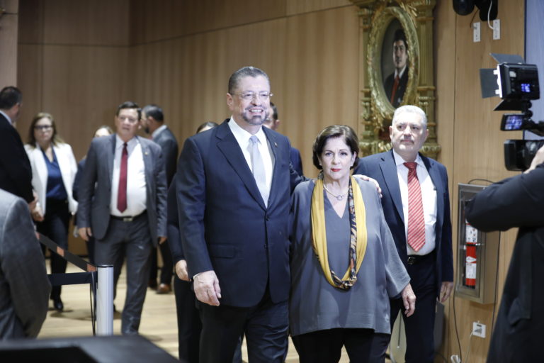 Jueza penal a Pilar Cisneros: “No destruyamos con palabras de confrontación la institucionalidad que acogió a su familia”