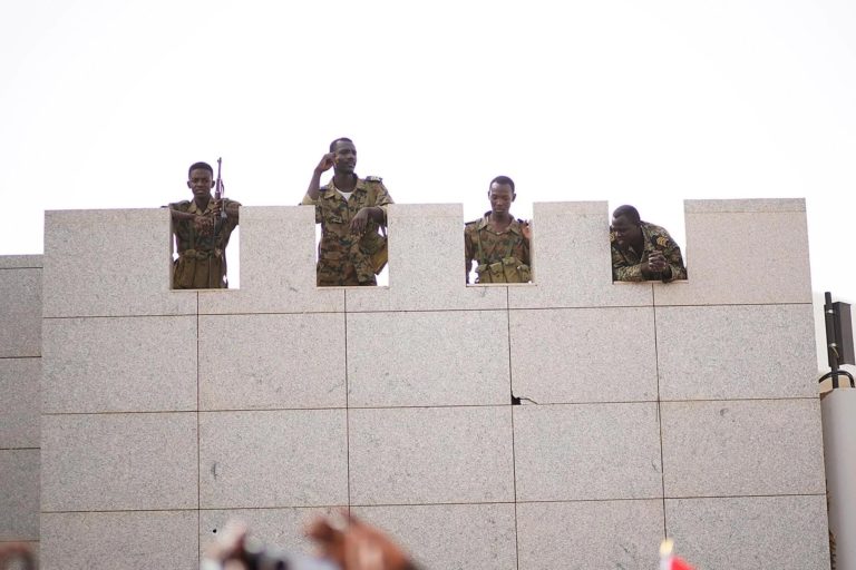 Sudán derriba avión emiratí con decenas de mercenarios colombianos a bordo