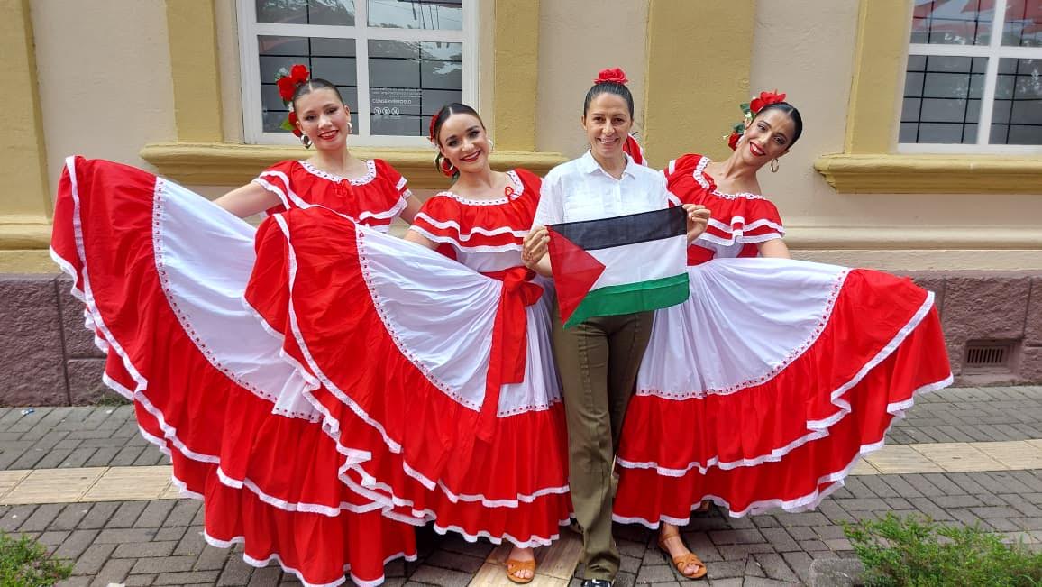 Imagen principal del artículo: Entrada de los Santos en San Ramón incorporó gesto solidario por Gaza