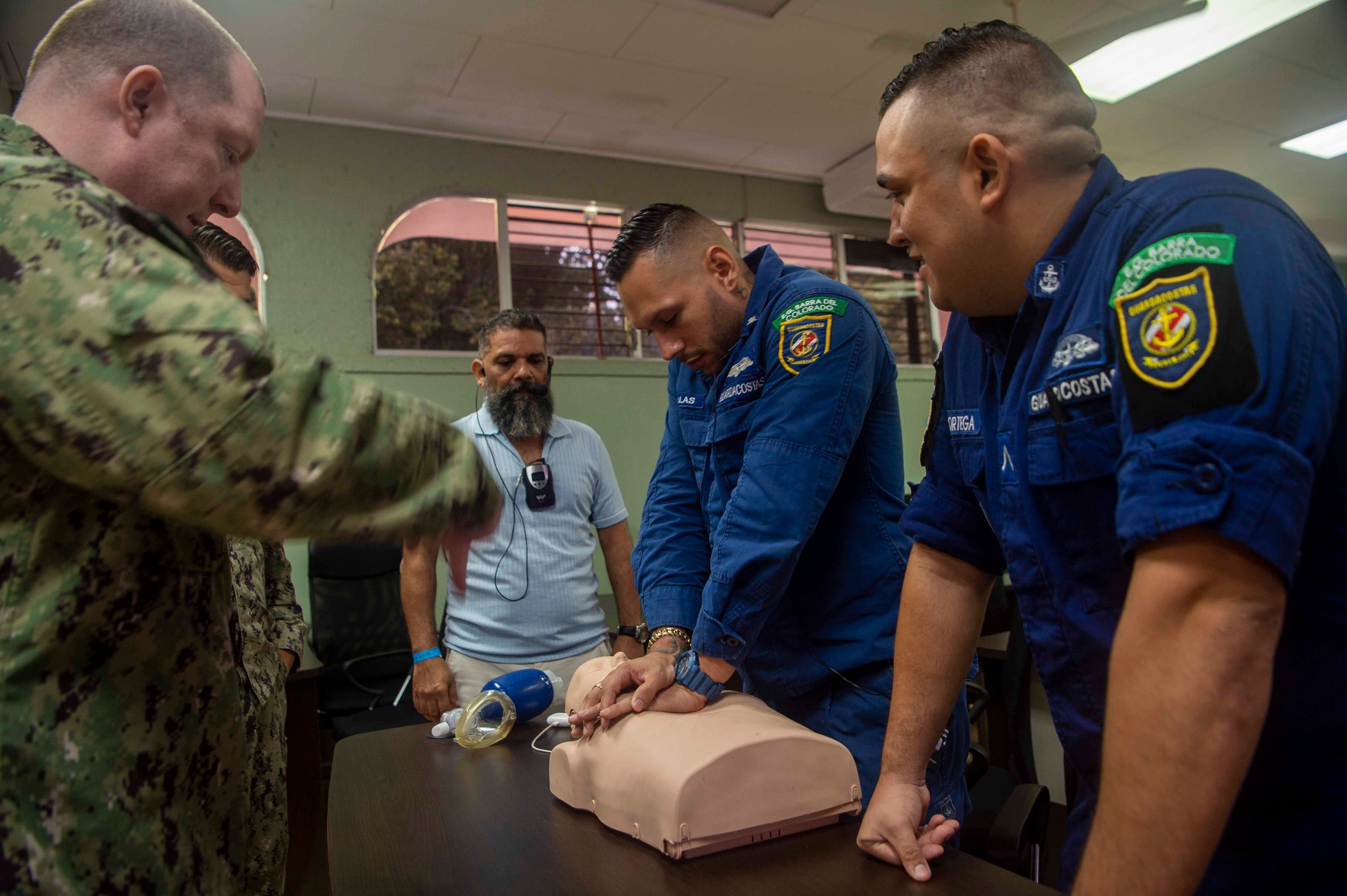 El Servicio Nacional de Guardacostas recibió capacitaciones como parte de la misión.